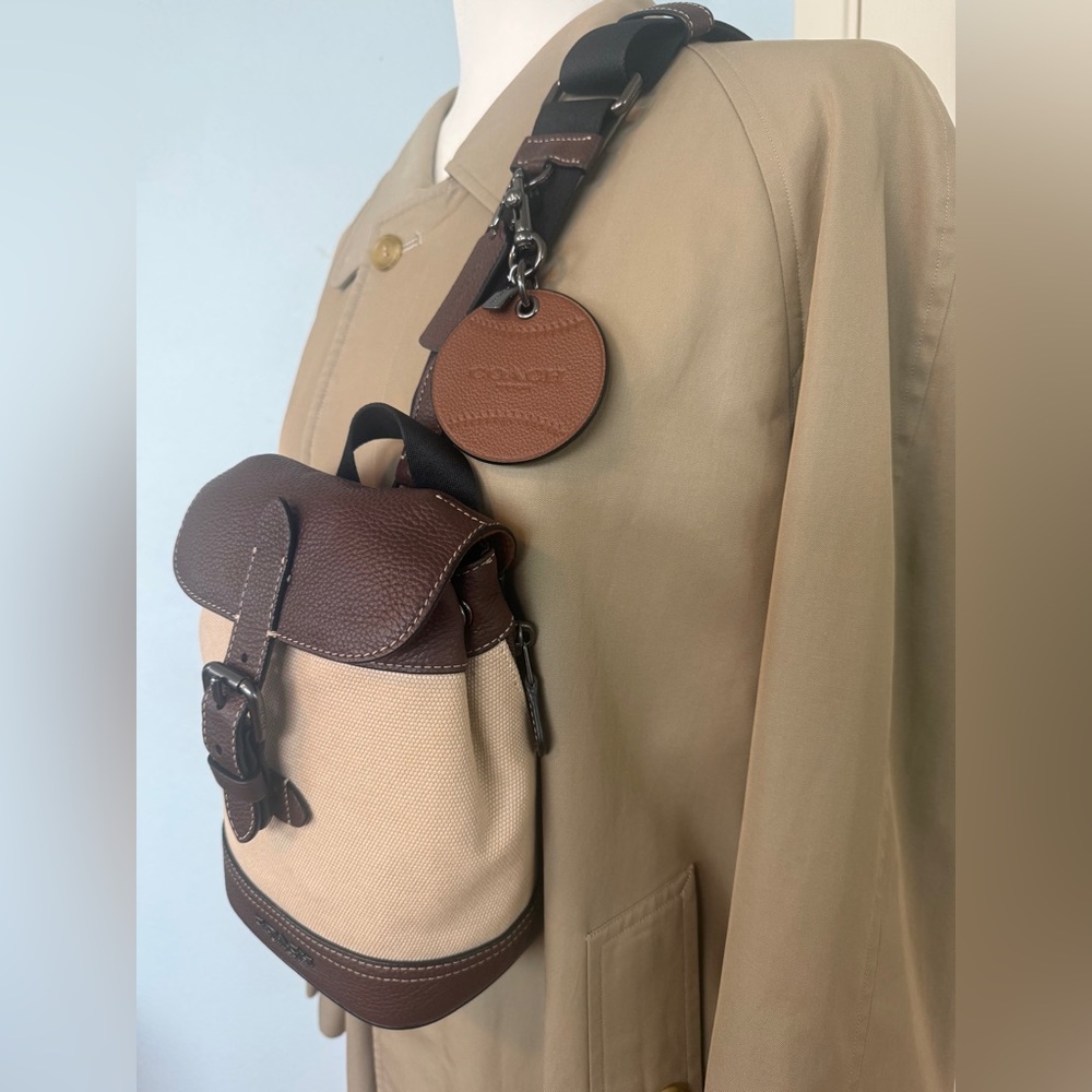 COACH HUDSON SMALL PACK CROSSBODY #A2343 (MSRP $328) & COACH BASEBALL CHARM - Picture 3 of 16